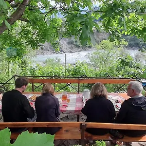 https://honey-house-kastrioti.albaniahotels.org